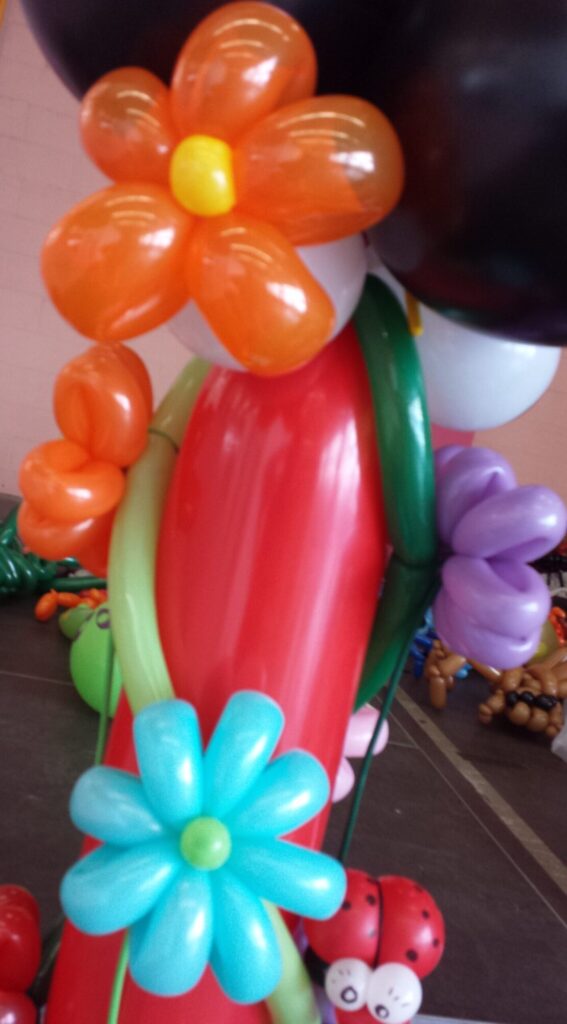 Photo de Fleurs en ballons sculptes Anita le clown