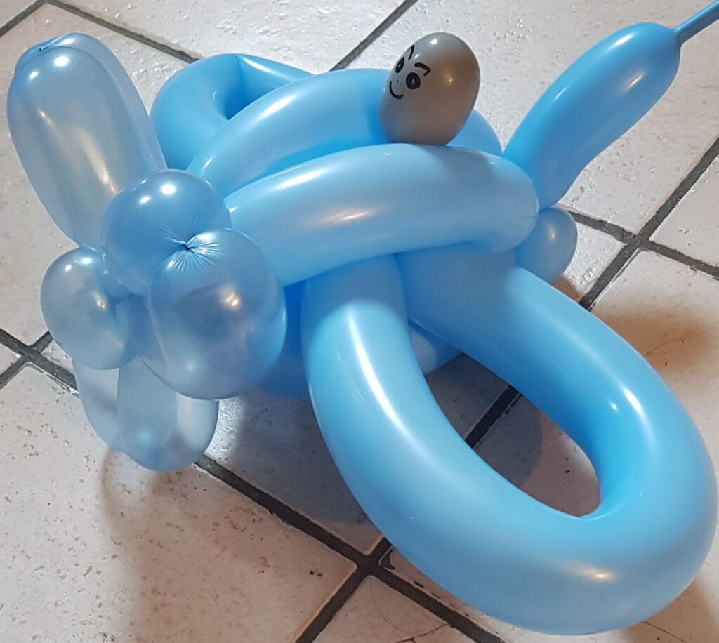 Photo d'un avion en ballons sculptes