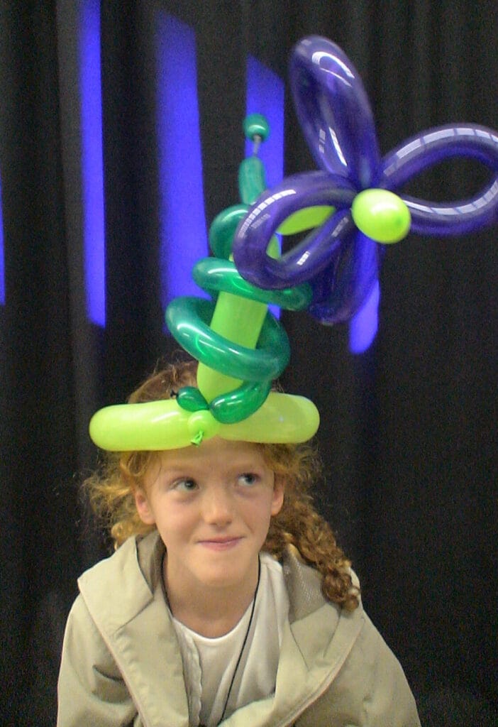 Photo d'un Chapeau en ballons sculptes Anita le Clown