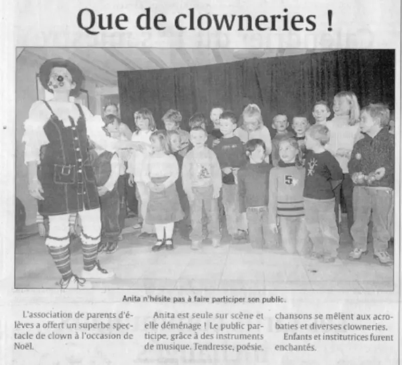 Article de presse sur un spectacle d'Anita le clown. Les enfants sont sur scène